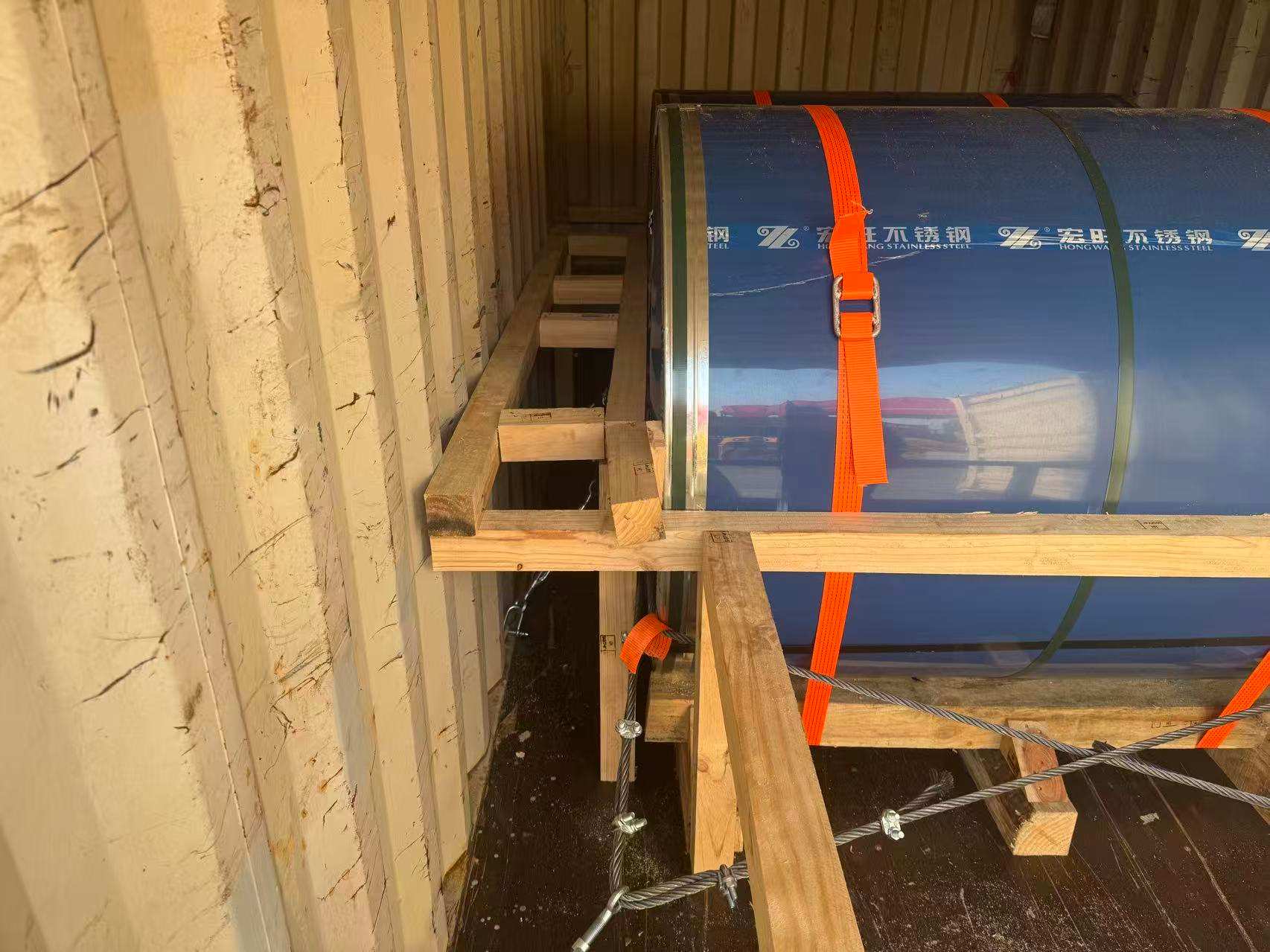 钢卷装箱（横置）